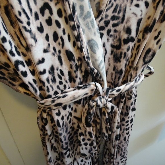 Secret Treasure Leopard Robe L-XL NWOT - Picture 3 of 6